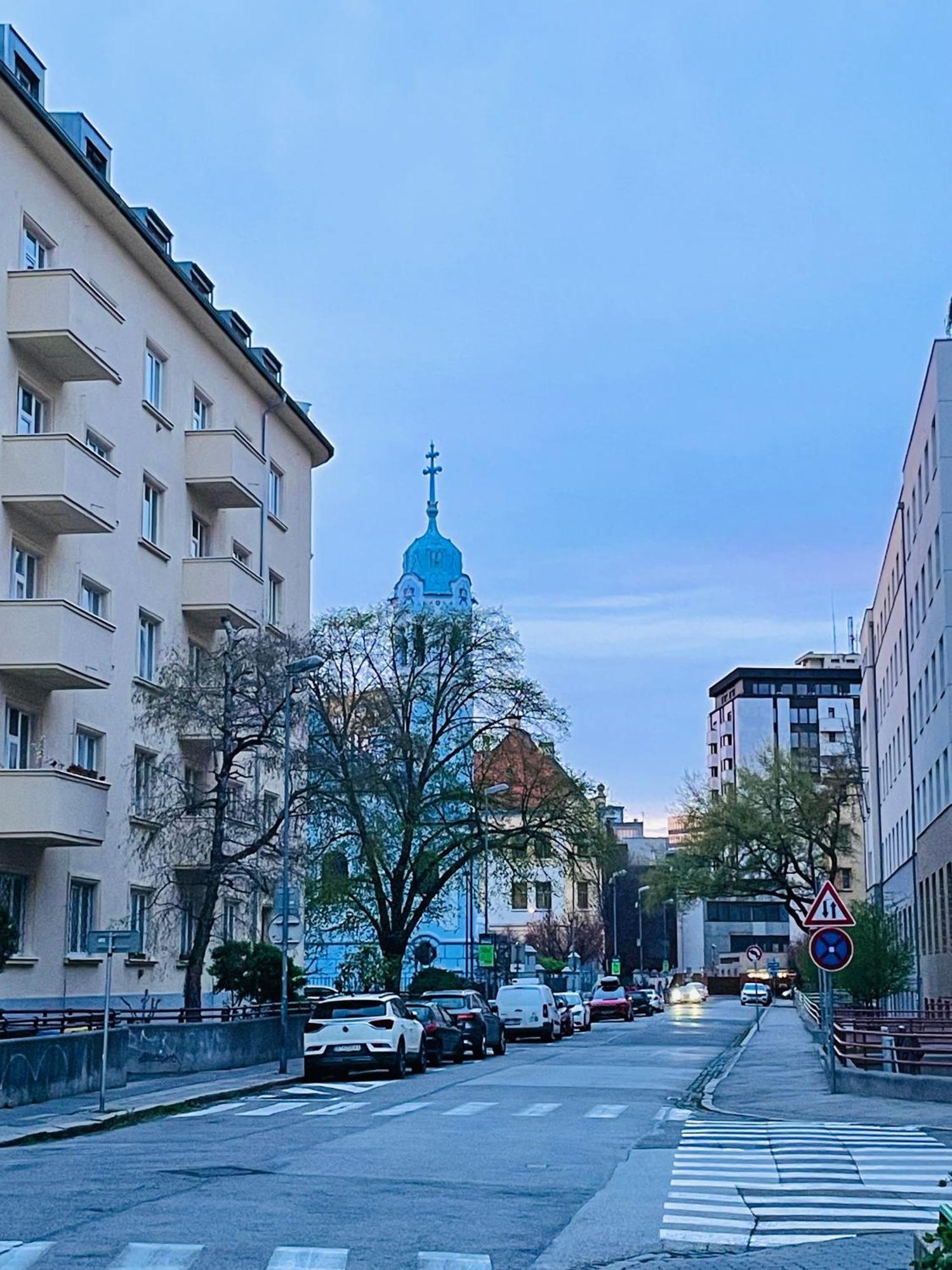 ברטיסלאבה Blue Church Views - Central, Quiet, Bright - 4Th Floor Corner Apartment 125M2 מראה חיצוני תמונה